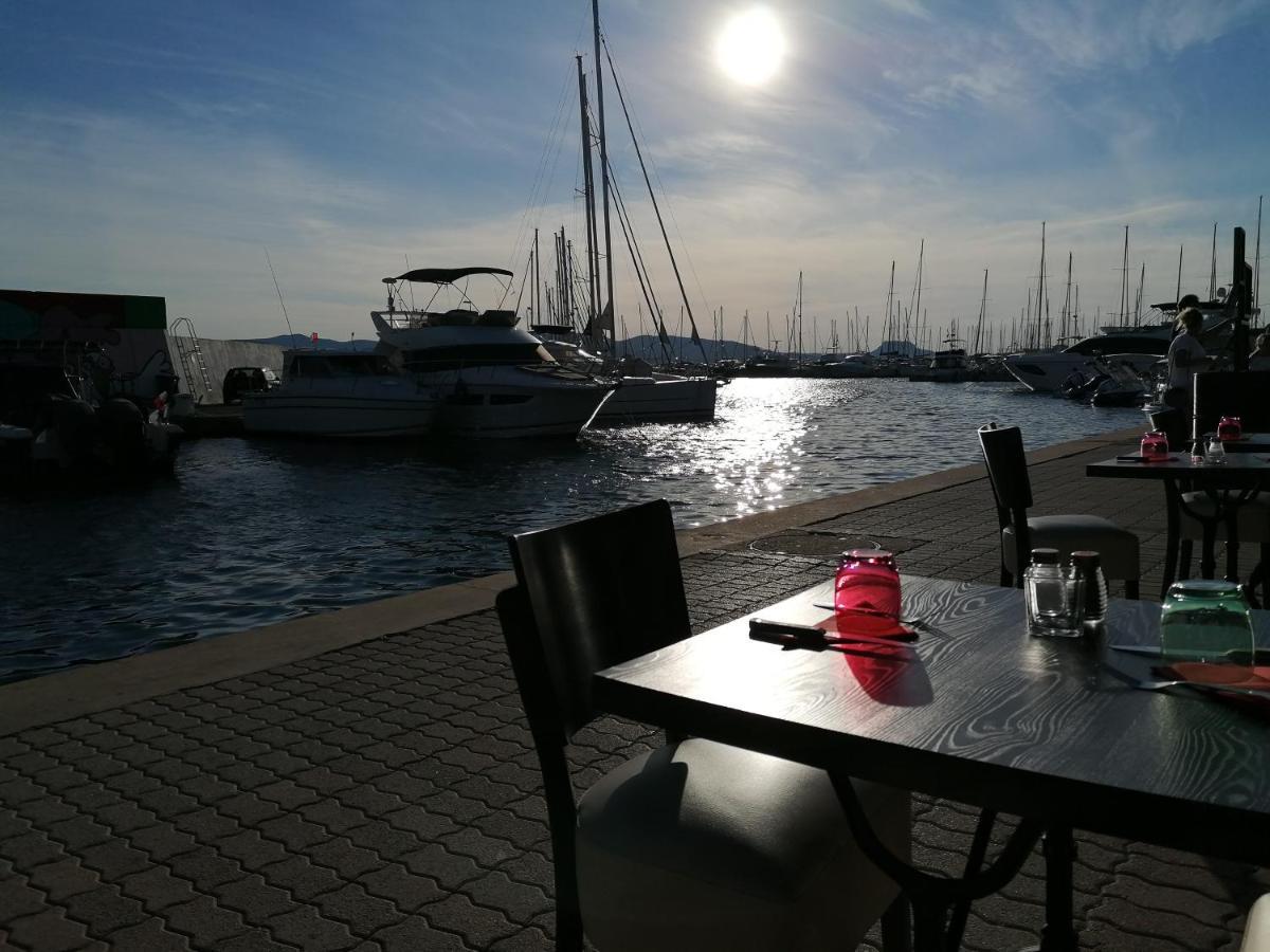 Voilier De Charme A Quai Hotell Saint-Raphaël Eksteriør bilde
